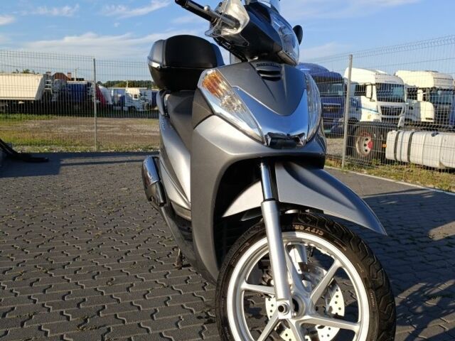 Хонда SH 300i, объемом двигателя 0.28 л и пробегом 0 тыс. км за 2088 $, фото 6 на Automoto.ua