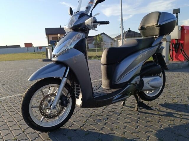 Хонда SH 300i, объемом двигателя 0.28 л и пробегом 0 тыс. км за 2088 $, фото 2 на Automoto.ua