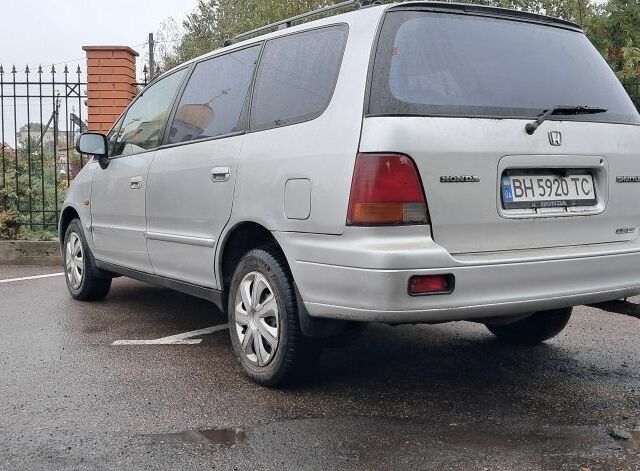 Серый Хонда Шатл, объемом двигателя 2.2 л и пробегом 338 тыс. км за 2500 $, фото 2 на Automoto.ua