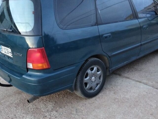 Зеленый Хонда Шатл, объемом двигателя 2.2 л и пробегом 250 тыс. км за 2400 $, фото 3 на Automoto.ua