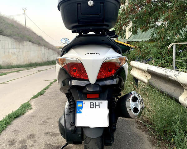 Білий Хонда Silver Wing 400, об'ємом двигуна 0.4 л та пробігом 11 тис. км за 4500 $, фото 2 на Automoto.ua