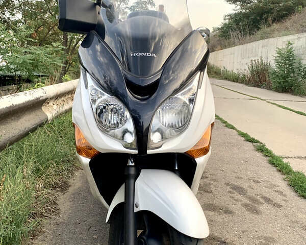 Білий Хонда Silver Wing 400, об'ємом двигуна 0.4 л та пробігом 11 тис. км за 4500 $, фото 1 на Automoto.ua