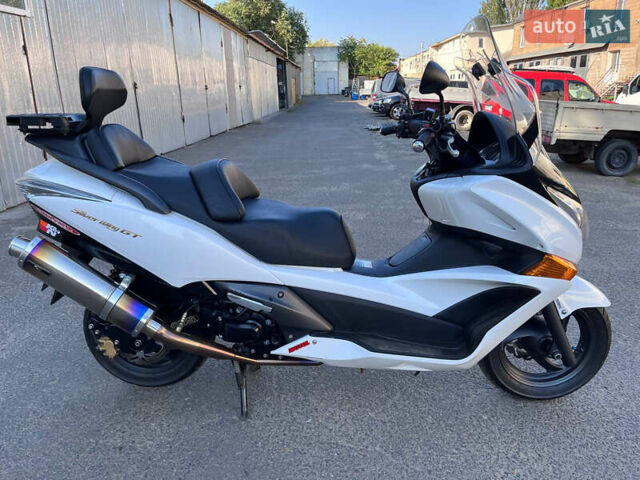 Білий Хонда Silver Wing 600, об'ємом двигуна 0.6 л та пробігом 42 тис. км за 7200 $, фото 1 на Automoto.ua