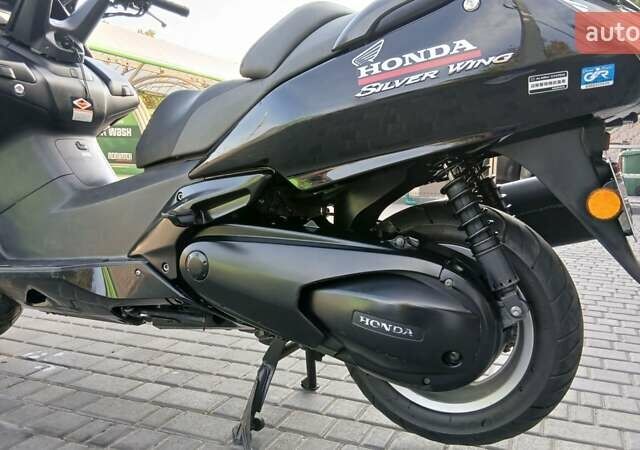 Чорний Хонда Silver Wing 600, об'ємом двигуна 0.58 л та пробігом 31 тис. км за 3200 $, фото 4 на Automoto.ua