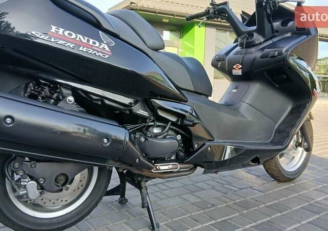 Чорний Хонда Silver Wing 600, об'ємом двигуна 0.58 л та пробігом 31 тис. км за 3200 $, фото 1 на Automoto.ua