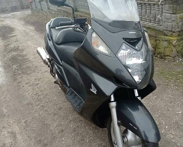 Серый Хонда Silver Wing 600, объемом двигателя 0 л и пробегом 32 тыс. км за 3100 $, фото 4 на Automoto.ua