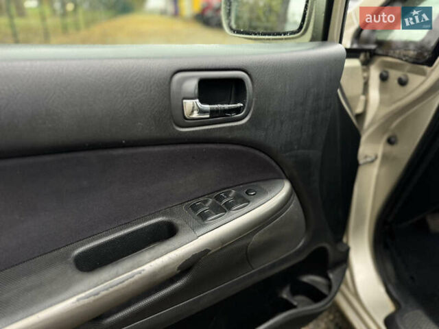 Жовтий Хонда Стрім, об'ємом двигуна 2 л та пробігом 320 тис. км за 3900 $, фото 9 на Automoto.ua