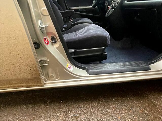 Серый Хонда Стрим, объемом двигателя 2 л и пробегом 270 тыс. км за 4900 $, фото 5 на Automoto.ua