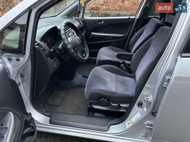 Сірий Хонда Стрім, об'ємом двигуна 2 л та пробігом 259 тис. км за 5500 $, фото 25 на Automoto.ua