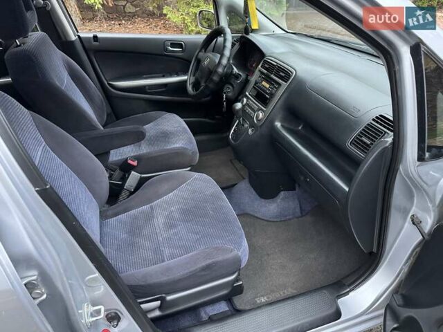 Сірий Хонда Стрім, об'ємом двигуна 2 л та пробігом 259 тис. км за 5500 $, фото 30 на Automoto.ua