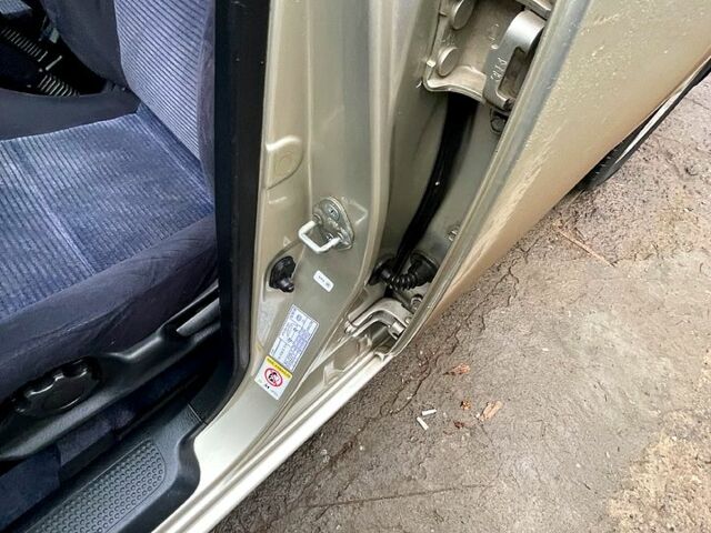 Серый Хонда Стрим, объемом двигателя 2 л и пробегом 270 тыс. км за 4900 $, фото 1 на Automoto.ua