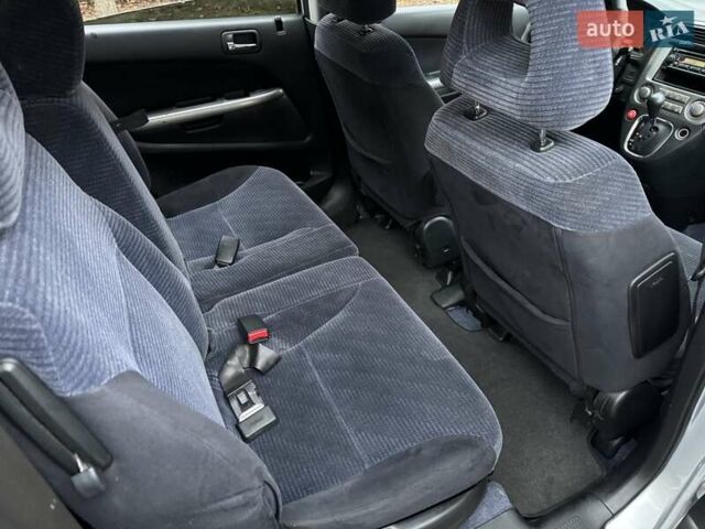 Сірий Хонда Стрім, об'ємом двигуна 2 л та пробігом 259 тис. км за 5500 $, фото 36 на Automoto.ua