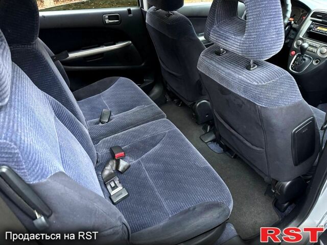 Серый Хонда Стрим, объемом двигателя 2 л и пробегом 259 тыс. км за 5500 $, фото 13 на Automoto.ua