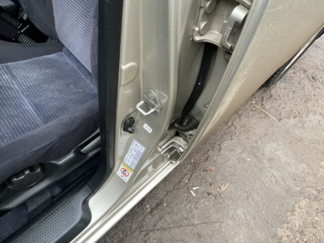 Сірий Хонда Стрім, об'ємом двигуна 2 л та пробігом 280 тис. км за 4900 $, фото 16 на Automoto.ua