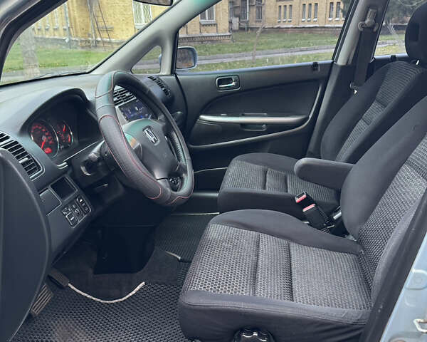 Сірий Хонда Стрім, об'ємом двигуна 2 л та пробігом 236 тис. км за 5499 $, фото 11 на Automoto.ua