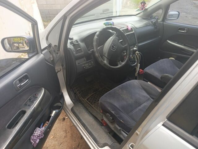 Серый Хонда Стрим, объемом двигателя 2 л и пробегом 450 тыс. км за 3650 $, фото 4 на Automoto.ua