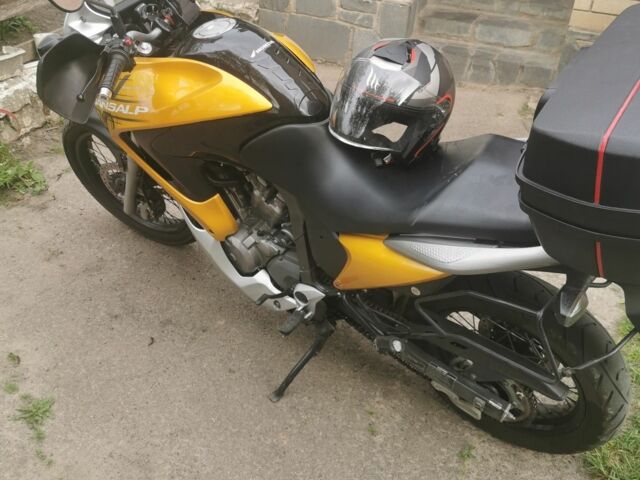 Хонда Трансалп, объемом двигателя 0.7 л и пробегом 0 тыс. км за 4390 $, фото 2 на Automoto.ua