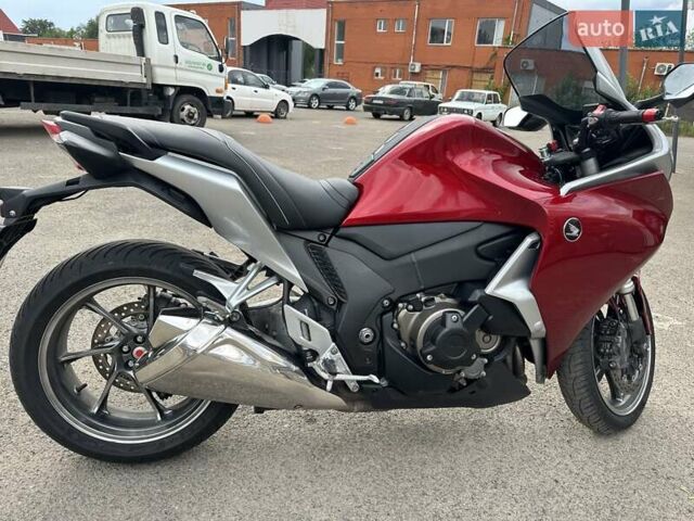 Красный Хонда VFR 1200F, объемом двигателя 1.24 л и пробегом 46 тыс. км за 8599 $, фото 2 на Automoto.ua