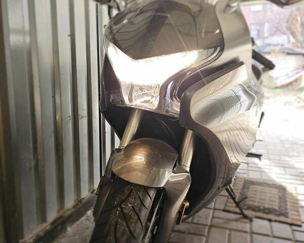 Хонда VFR 1200F, объемом двигателя 1.24 л и пробегом 4 тыс. км за 11000 $, фото 1 на Automoto.ua