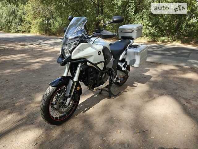 Белый Хонда VFR 1200X Crosstourer, объемом двигателя 1.2 л и пробегом 50 тыс. км за 10500 $, фото 9 на Automoto.ua