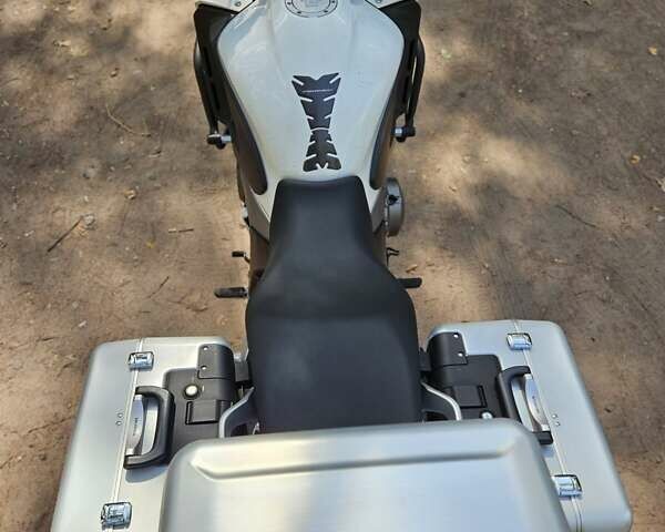 Белый Хонда VFR 1200X Crosstourer, объемом двигателя 1.2 л и пробегом 50 тыс. км за 10500 $, фото 4 на Automoto.ua