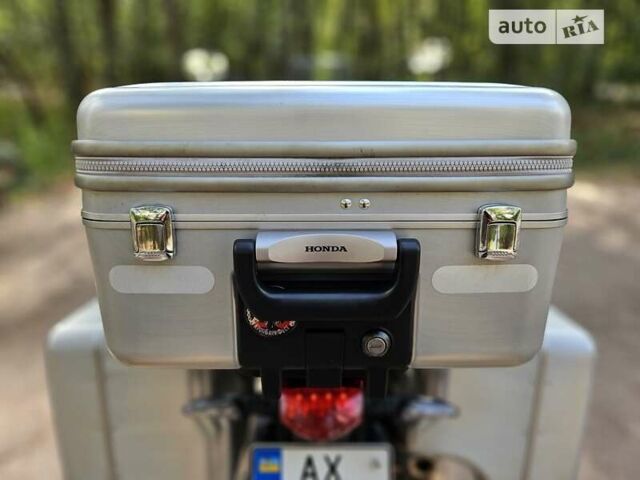 Белый Хонда VFR 1200X Crosstourer, объемом двигателя 1.2 л и пробегом 50 тыс. км за 10500 $, фото 15 на Automoto.ua