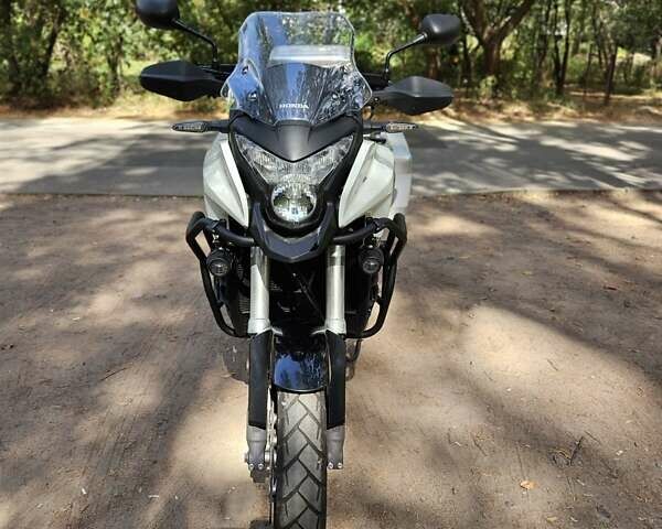 Белый Хонда VFR 1200X Crosstourer, объемом двигателя 1.2 л и пробегом 50 тыс. км за 10500 $, фото 5 на Automoto.ua