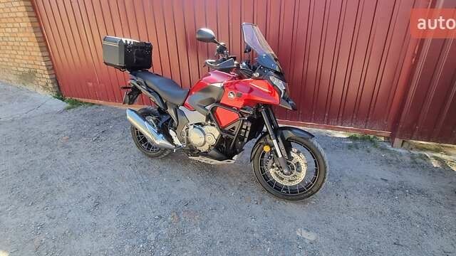 Красный Хонда VFR 1200X Crosstourer, объемом двигателя 1.24 л и пробегом 74 тыс. км за 11200 $, фото 2 на Automoto.ua