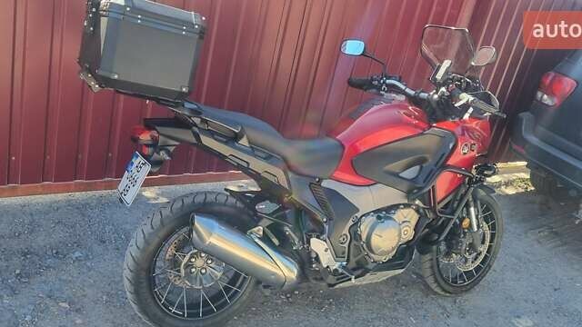 Красный Хонда VFR 1200X Crosstourer, объемом двигателя 1.24 л и пробегом 74 тыс. км за 11200 $, фото 1 на Automoto.ua