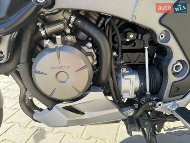 Серый Хонда VFR 1200X Crosstourer, объемом двигателя 1.24 л и пробегом 27 тыс. км за 12300 $, фото 10 на Automoto.ua