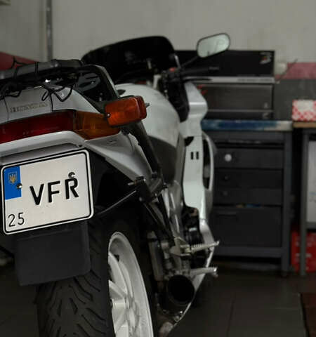 Білий Хонда VFR 750F, об'ємом двигуна 0.75 л та пробігом 90 тис. км за 3800 $, фото 1 на Automoto.ua