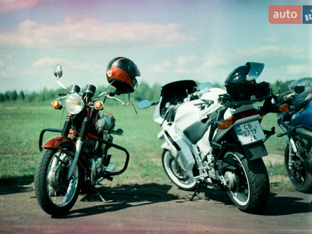 Білий Хонда VFR 750F, об'ємом двигуна 0.75 л та пробігом 90 тис. км за 3800 $, фото 4 на Automoto.ua