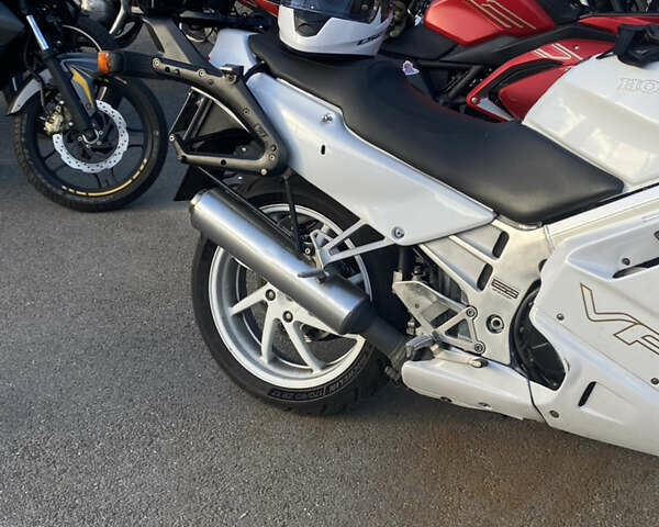 Білий Хонда VFR 750F, об'ємом двигуна 0.75 л та пробігом 90 тис. км за 3800 $, фото 9 на Automoto.ua