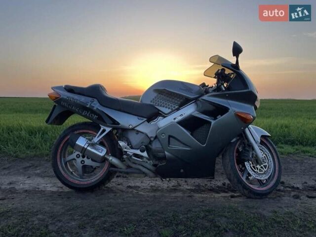Хонда VFR 800, объемом двигателя 0.8 л и пробегом 67 тыс. км за 3800 $, фото 10 на Automoto.ua