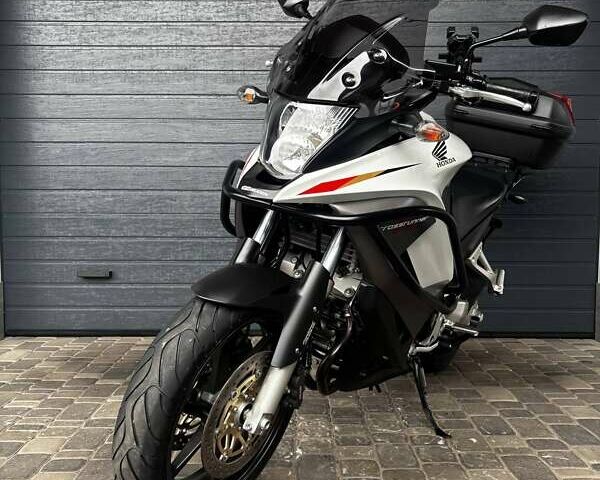Хонда VFR 800X Crossrunner 2013 у Белой Церкве на Automoto.ua Білий Хонда VFR 800X Crossrunner, об'ємом двигуна 0.78 л та пробігом 26 тис. км за 8200 $, фото 2 на Automoto.ua