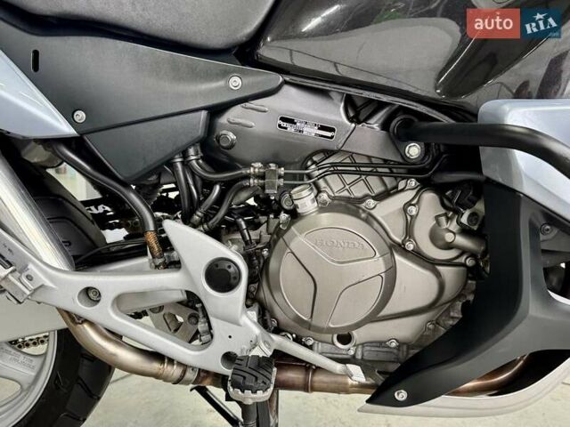 Хонда XL 1000V Varadero, об'ємом двигуна 1 л та пробігом 48 тис. км за 6999 $, фото 8 на Automoto.ua