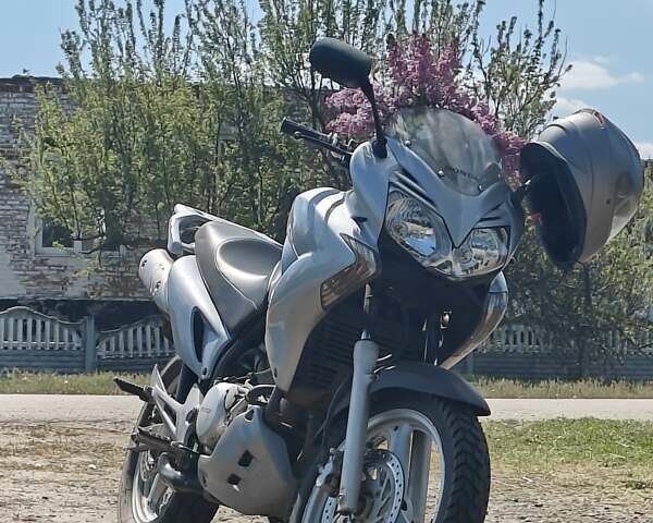 Серый Хонда XL 125V Varadero, объемом двигателя 0 л и пробегом 50 тыс. км за 1600 $, фото 1 на Automoto.ua