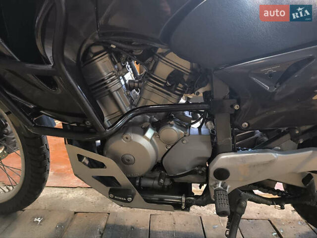 Черный Хонда XL 650V Transalp, объемом двигателя 0.65 л и пробегом 78 тыс. км за 3900 $, фото 3 на Automoto.ua