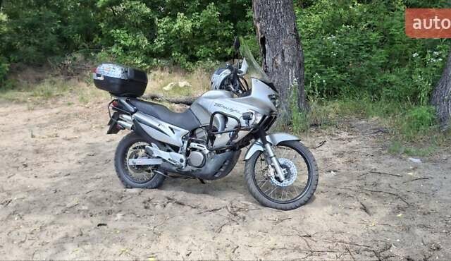 Хонда XL 650V Transalp, объемом двигателя 0.65 л и пробегом 65 тыс. км за 4000 $, фото 1 на Automoto.ua