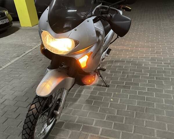 Серый Хонда XL 650V Transalp, объемом двигателя 0.65 л и пробегом 59 тыс. км за 3700 $, фото 11 на Automoto.ua