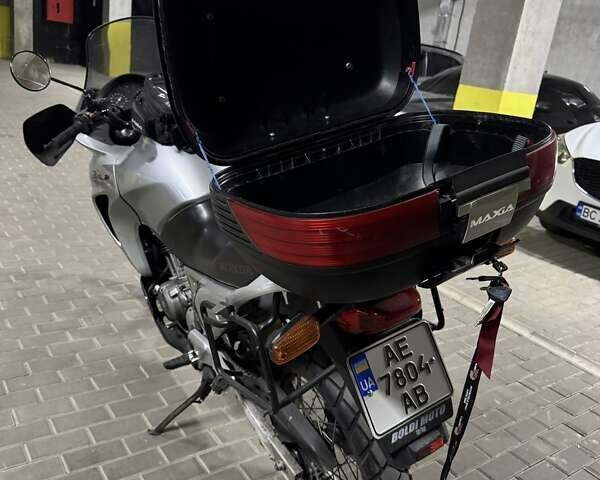 Серый Хонда XL 650V Transalp, объемом двигателя 0.65 л и пробегом 59 тыс. км за 3700 $, фото 32 на Automoto.ua