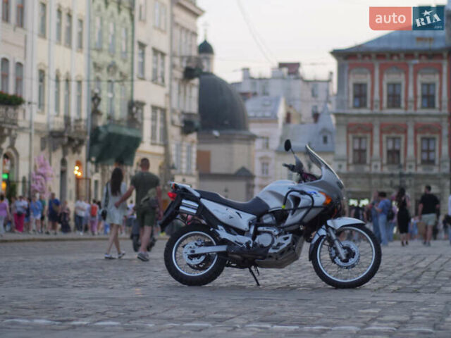 Хонда XL 650V Transalp 2001 в Львове на Automoto.ua Серый Хонда XL 650V Transalp, объемом двигателя 0.65 л и пробегом 68 тыс. км за 4600 $, фото 3 на Automoto.ua