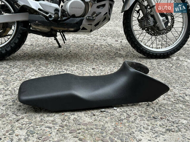 Хонда XL 650V Transalp 2001 в Львове на Automoto.ua Серый Хонда XL 650V Transalp, объемом двигателя 0.65 л и пробегом 68 тыс. км за 4600 $, фото 10 на Automoto.ua