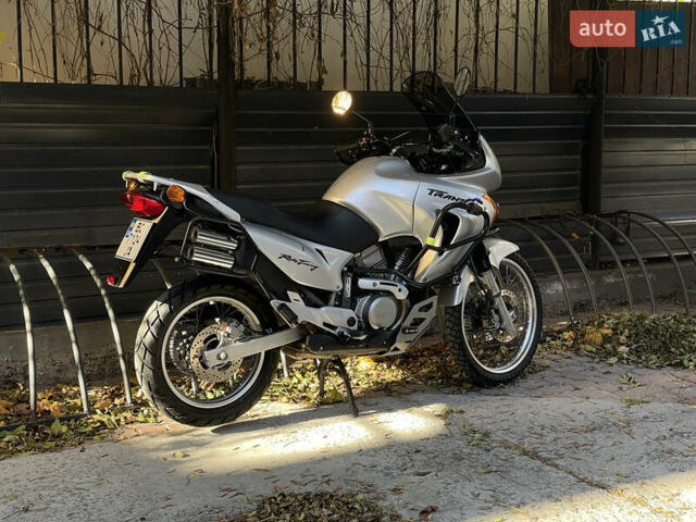 Хонда XL 650V Transalp 2001 в Львове на Automoto.ua Серый Хонда XL 650V Transalp, объемом двигателя 0.65 л и пробегом 68 тыс. км за 4600 $, фото 5 на Automoto.ua