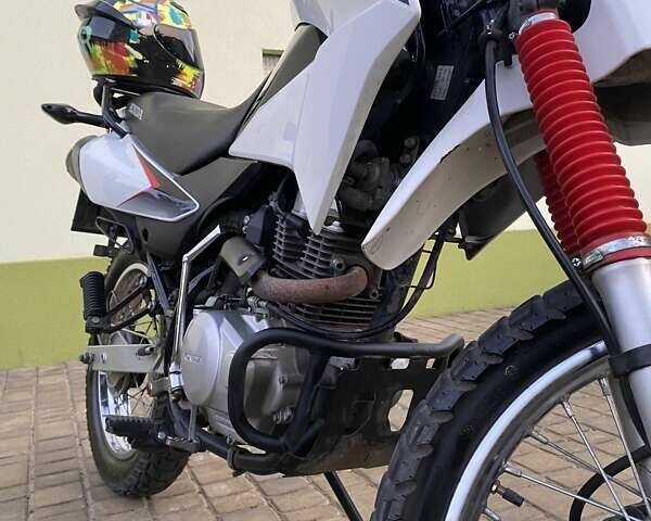 Белый Хонда XR 150L, объемом двигателя 0 л и пробегом 30 тыс. км за 2449 $, фото 6 на Automoto.ua