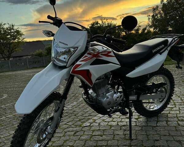 Белый Хонда XR 150L, объемом двигателя 0.15 л и пробегом 1 тыс. км за 2550 $, фото 2 на Automoto.ua