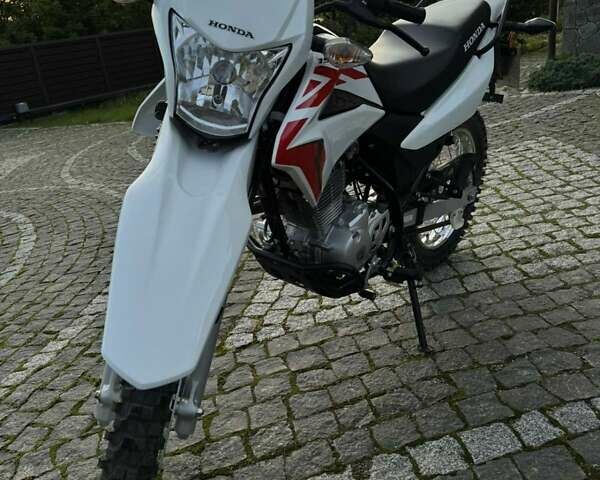 Белый Хонда XR 150L, объемом двигателя 0.15 л и пробегом 1 тыс. км за 2550 $, фото 4 на Automoto.ua