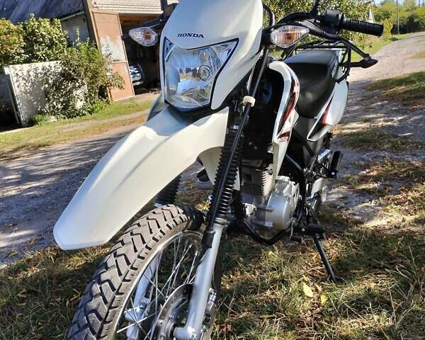 Белый Хонда XR 150L, объемом двигателя 0.15 л и пробегом 11 тыс. км за 2000 $, фото 2 на Automoto.ua