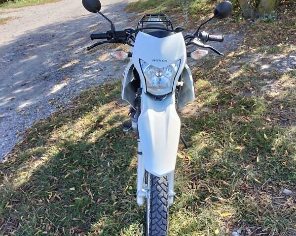 Белый Хонда XR 150L, объемом двигателя 0.15 л и пробегом 11 тыс. км за 2000 $, фото 5 на Automoto.ua