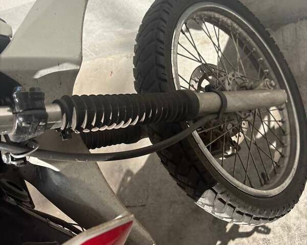 Білий Хонда XR 150L, об'ємом двигуна 0.15 л та пробігом 22 тис. км за 1937 $, фото 3 на Automoto.ua